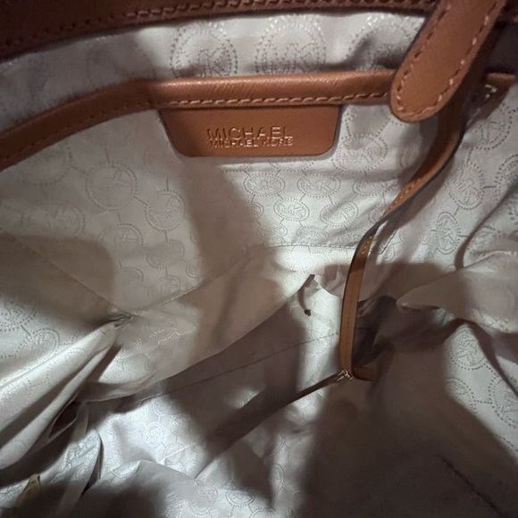Michael Kors Tan and Brown Tote Bag with Classic Design - Picture 4 of 10